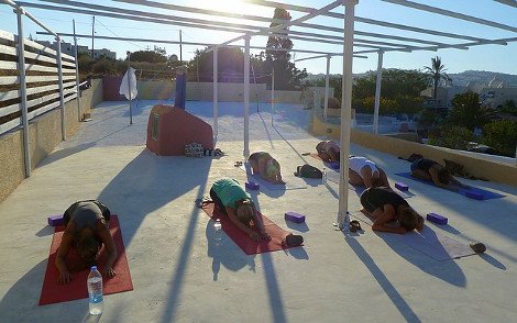 Το hostel στη Σαντορίνη που μάγεψε την Repubblica: Θα μείνετε σε παλιά κελάρια, θα κάνετε γιόγκα με θέα το Αιγαίο [εικόνες] | iefimerida.gr 6