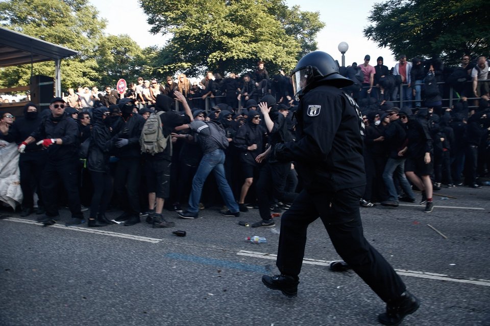 «G20 καλώς ήρθατε στην κόλαση»: Αγριες συγκρούσεις στο Αμβούργο [εικόνες&βίντεο] | iefimerida.gr 1