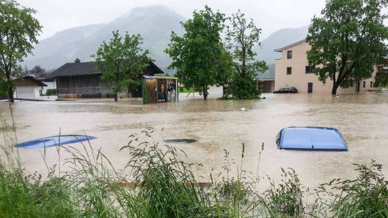 Πνίγεται η κεντρική Ευρώπη - Εννιά οι νεκροί από τις πρωτοφανείς πλημμύρες [εικόνες] | iefimerida.gr 8