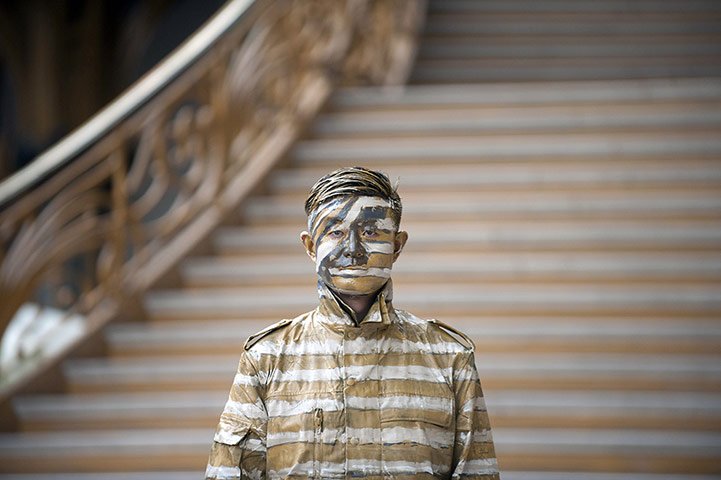 Τώρα τον βλέπεις, τώρα δεν τον βλέπεις- Η μαγική τέχνη του καμουφλάζ κάνει τον Λιου Μπόλιν αόρατο [εικόνες] | iefimerida.gr 10