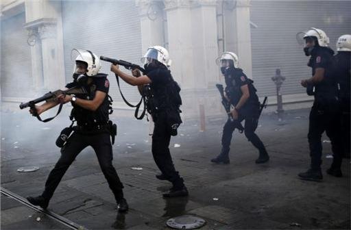Βήμα πίσω από τον Ερντογάν - Απέσυρε την αστυνομία αλλά δεν υποχωρεί | iefimerida.gr 2