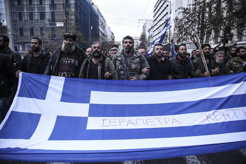 Ολα όσα έγιναν στο συλλαλητήριο των αγροτών -Οι γκλίτσες των Κρητικών έγιναν σύμβολο [εικόνες] | iefimerida.gr 20