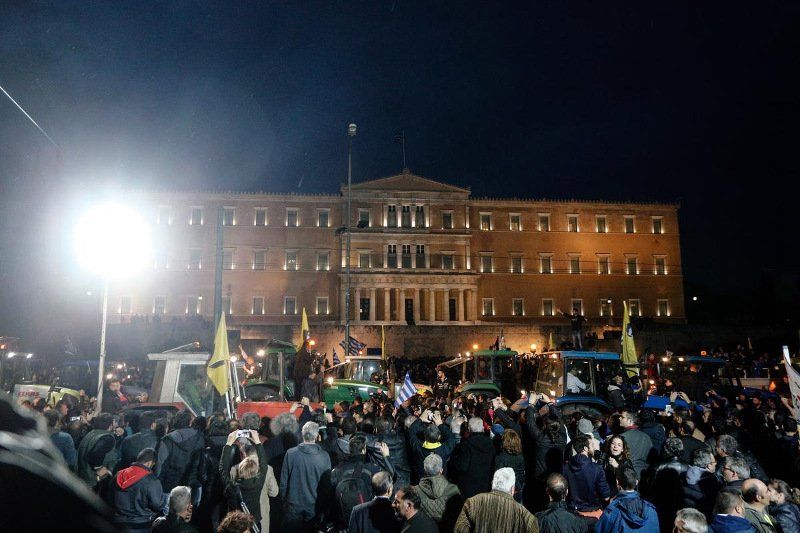 Ολα όσα έγιναν στο συλλαλητήριο των αγροτών -Οι γκλίτσες των Κρητικών έγιναν σύμβολο [εικόνες] | iefimerida.gr 14