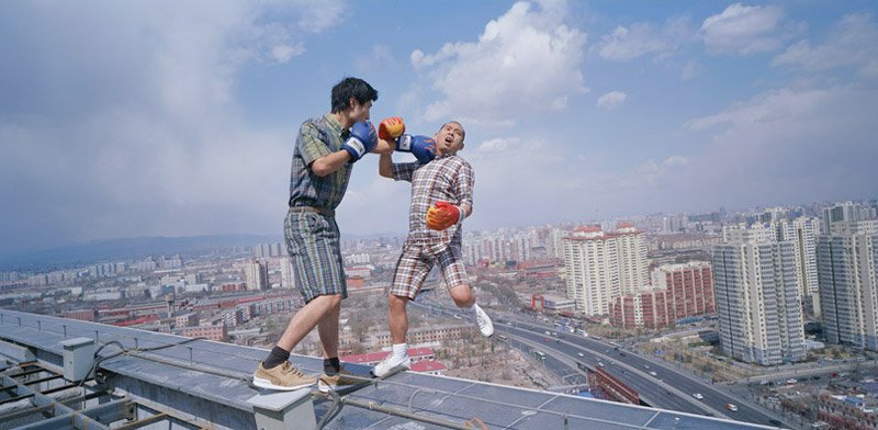 Λι Γουέι: Ο ακραία αντισυμβατικός φωτογράφος που αψηφά τη βαρύτητα - Μάθετε πως δημιουργεί τις μοναδικές εικόνες του [βίντεο] | iefimerida.gr 11