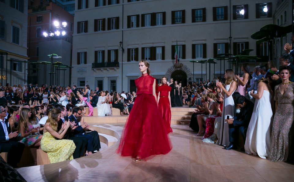 Αποκλειστικό: Ο Valentino «ψηφίζει» Αθήνα - Ηρθε για να δείξει ότι είναι ασφαλής και όμορφος προορισμός [εικόνες] | iefimerida.gr 6