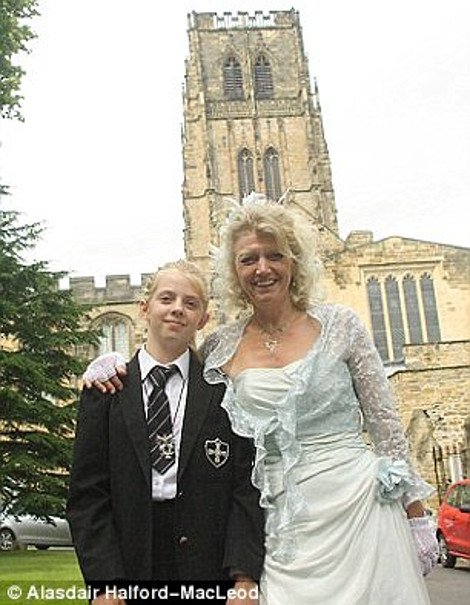 H Βίβλος του παδιού-ταξιδιώτη: 10 συμβουλές από την 11χρονη Ρόζαλι για τα παιδιά που ταξιδεύουν μόνα [λίστα & εικόνες] | iefimerida.gr 0