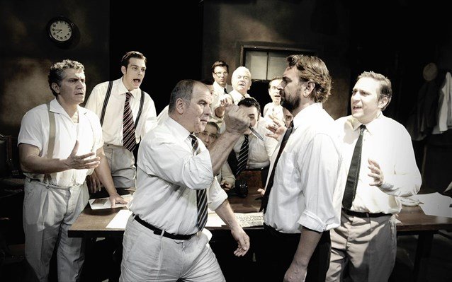 Είδαμε την παράσταση «Οι 12 Ένορκοι» - Ένα πινγκ πονγκ ψυχολογίας [εικόνες] | iefimerida.gr 0