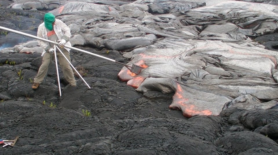 Κι όμως, αυτός ο καλλιτέχνης φτιάχνει γλυπτά από λάβα [εικόνες & βίντεο] | iefimerida.gr 1