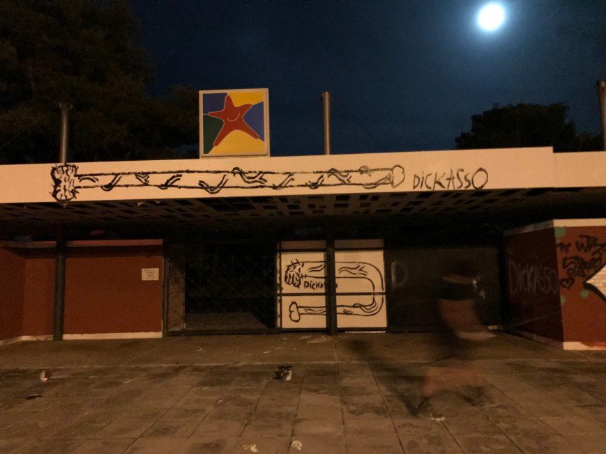 Γκραφιτάδες γέμισαν όλη την Αθήνα με... φαλλούς! [εικόνες] | iefimerida.gr 10