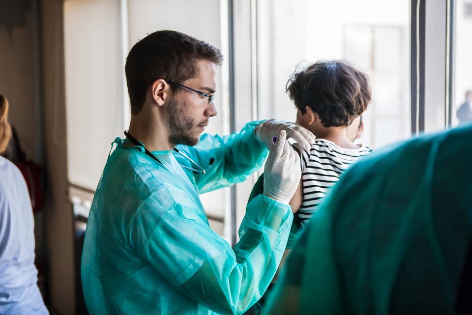 Ξεκίνησαν οι εμβολιασμοί σε προσφυγόπουλα από το Ιδρυμα «Μ.Βαρδινογιάννη» [εικόνες] | iefimerida.gr 4