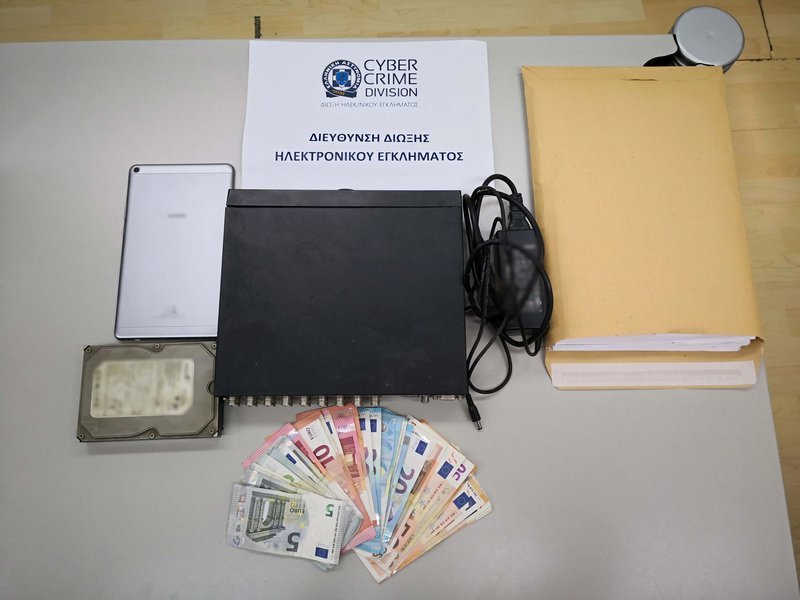 Σύλληψη για παράνομα τυχερά παιχνίδια και στοιχηματισμό στην Αττική/ Φωτογραφία astynomia.gr
