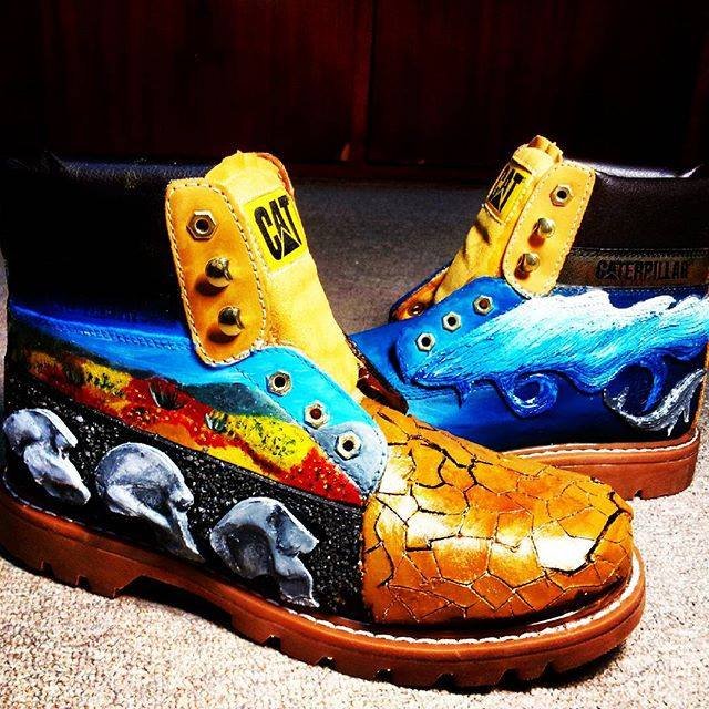 Τα λευκά πάνινα παπούτσια περνούν σε άλλη διάσταση -Γίνονται καμβάς Τέχνης [εικόνες] | iefimerida.gr 5