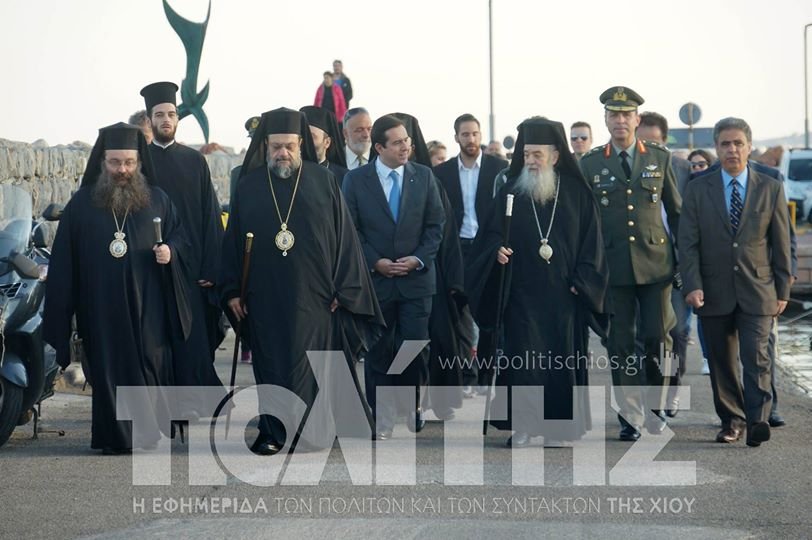 Υψώθηκε ελληνική σημαία-γίγας, 150 τ.μ., στο λιμάνι της Χίου [εικόνες & βίντεο] | iefimerida.gr 3