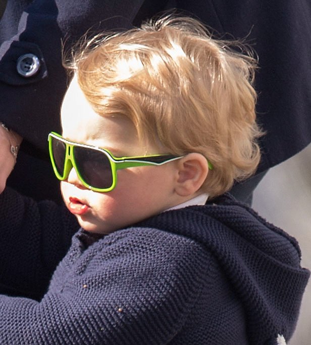 Το κίτρινο φλούο γυαλί ηλίου του πρίγκιπα Τζορτζ -Ελιωσαν οι Βρετανοί, ξεπούλησε η εταιρεία [εικόνες] | iefimerida.gr 4