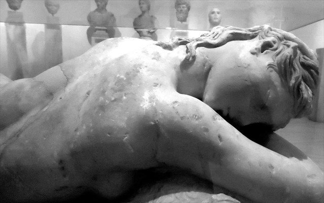 Κόβουν την ανάσα οι φωτογραφίες των κλασικών αρχαιοελληνικών γλυπτών στο Αρχαιολογικό Μουσείο [εικόνες] | iefimerida.gr 5