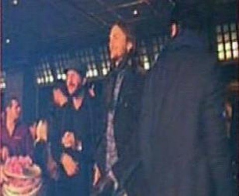 O Άστον Κούτσερ πήγε και στα μπουζούκια [εικόνες]  | iefimerida.gr 0