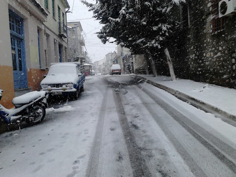 «Ντύθηκε» στα λευκά η Μυτιλήνη – Πολλά προβλήματα στο οδικό δίκτυο [εικόνες] | iefimerida.gr 1