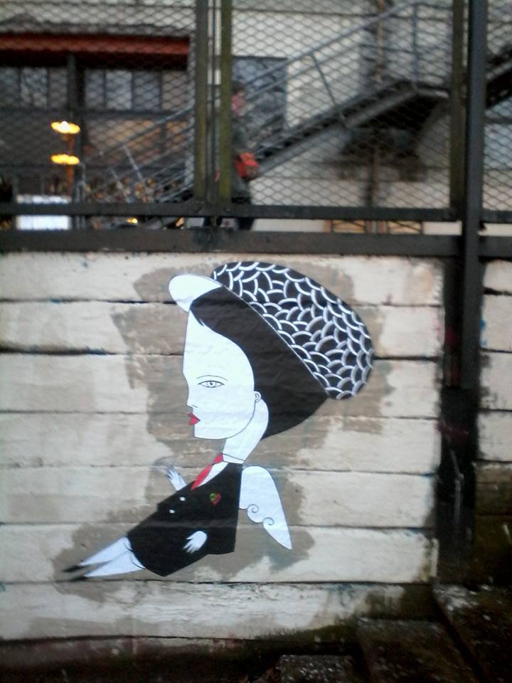 Πώς ένας καλλιτέχνης του δρόμου βοηθά το Παρίσι να επουλώσει τις πληγές του [εικόνες] | iefimerida.gr 1