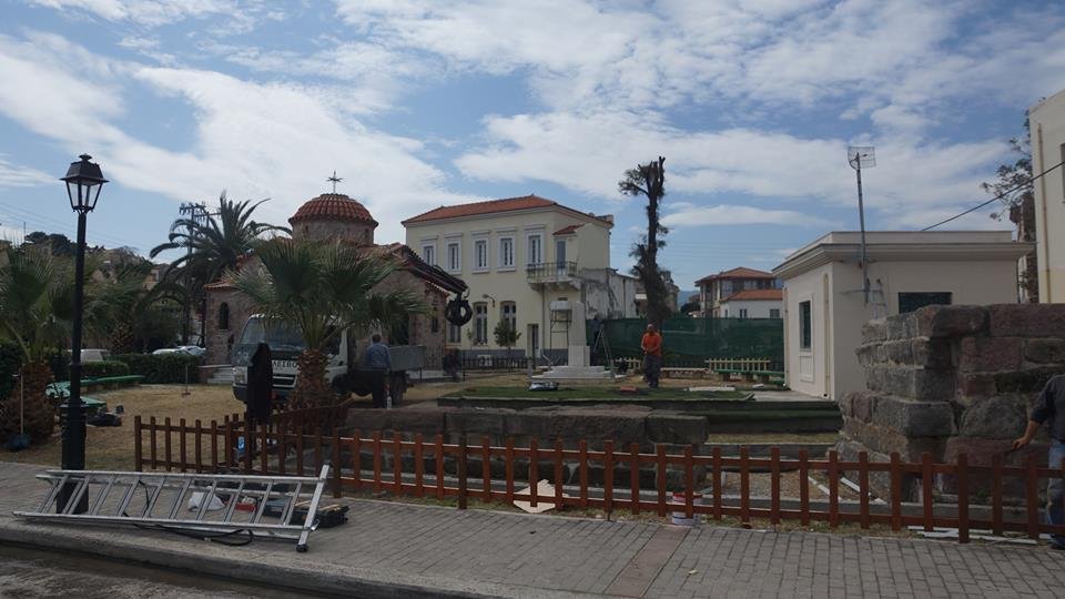 Πυρετώδεις προετοιμασίες στη Λέσβο για την άφιξη του Πάπα [εικόνες] | iefimerida.gr 2