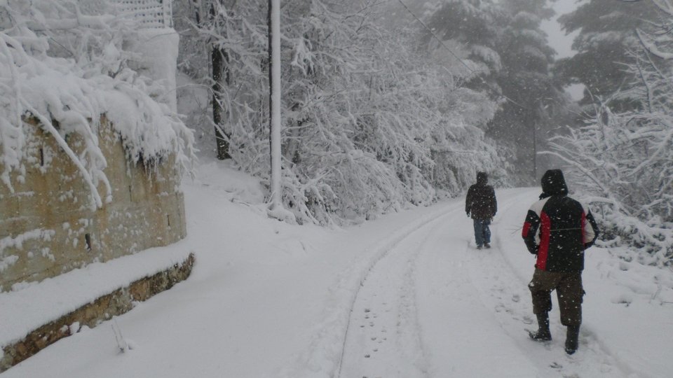«Ασπρισε» η Σκόπελος - Το χιόνι άγγιξε το ένα μέτρο [εικόνες] | iefimerida.gr 3