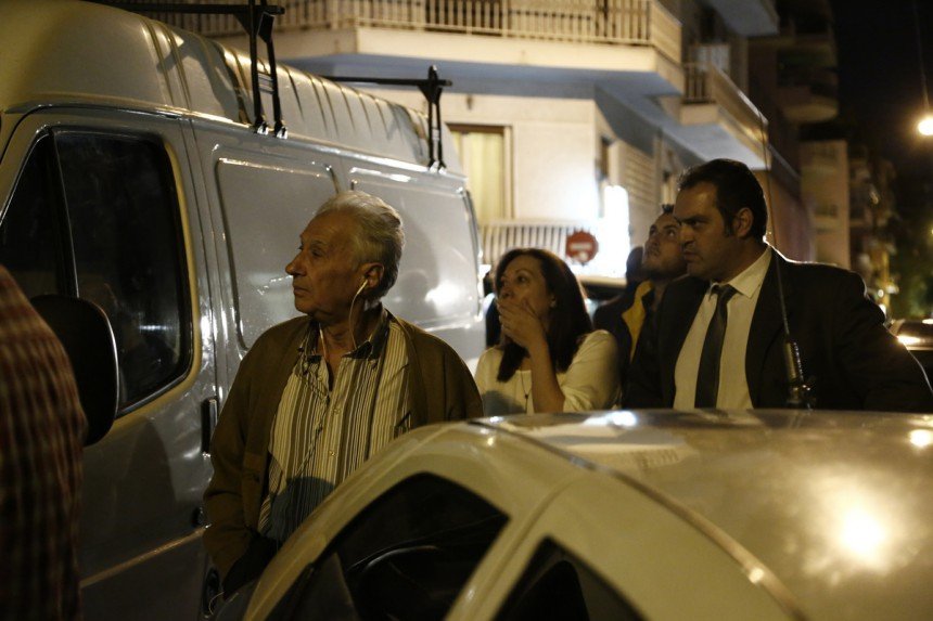 Θρήνος έξω από το γραφείο του Μιχάλη Ζαφειρόπουλου [εικόνες] | iefimerida.gr 3