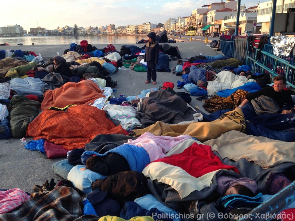 Εγινε «hotspot» το λιμάνι της Χίου -Εκεί διανυκτέρευσαν οι πρόσφυγες [εικόνες & βίντεο] | iefimerida.gr 2