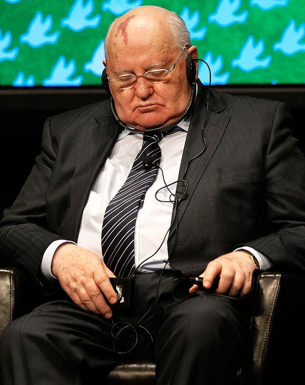 Τους πήρε ο ύπνος κι έγειραν – Οταν οι διάσημοι κοιμούνται μπροστά στις κάμερες [εικόνες] | iefimerida.gr 2