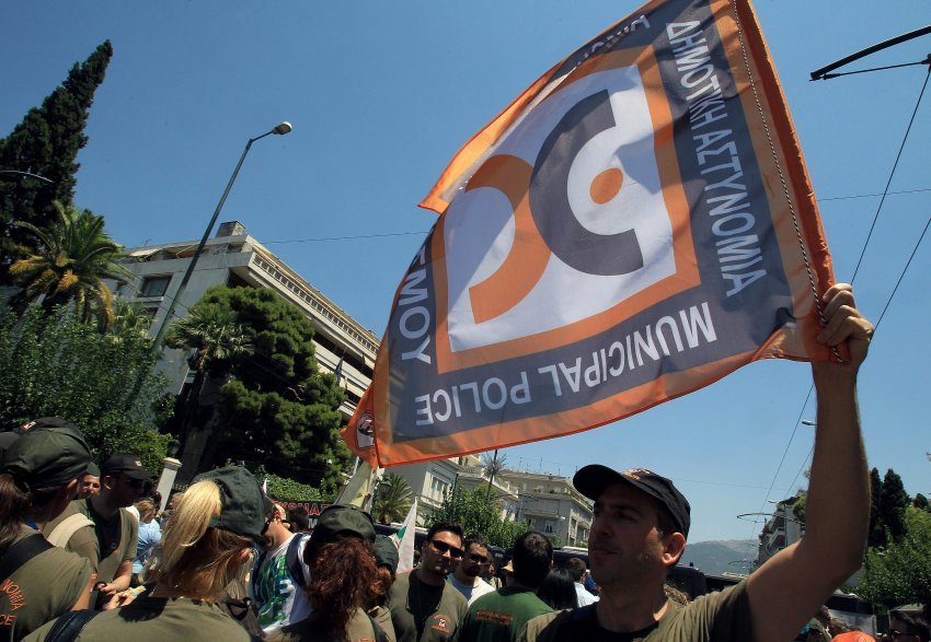 Το Spiegel κατακεραυνώνει το «ελληνικό τοξικό σύστημα» - Το παλιό κράτος που αντιστέκεται, ο Σαμαράς και η Μεσσηνία, ο Σταυρίδης, η ΑΔΕΔΥ, οι απολύσεις [εικόνες] | iefimerida.gr 1