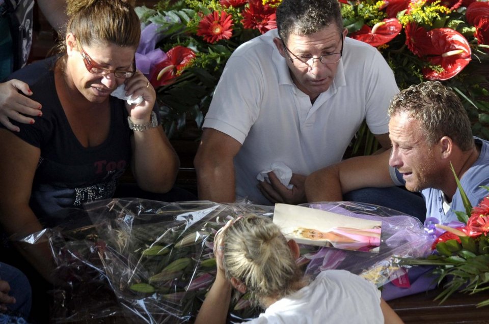 Ιταλία: 38 φέρετρα, 4.000 πολίτες για το τελευταίο αντίο, αμέτρητος ο πόνος [εικόνες]  | iefimerida.gr 2