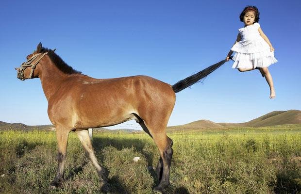 Λι Γουέι: Ο ακραία αντισυμβατικός φωτογράφος που αψηφά τη βαρύτητα - Μάθετε πως δημιουργεί τις μοναδικές εικόνες του [βίντεο] | iefimerida.gr 12