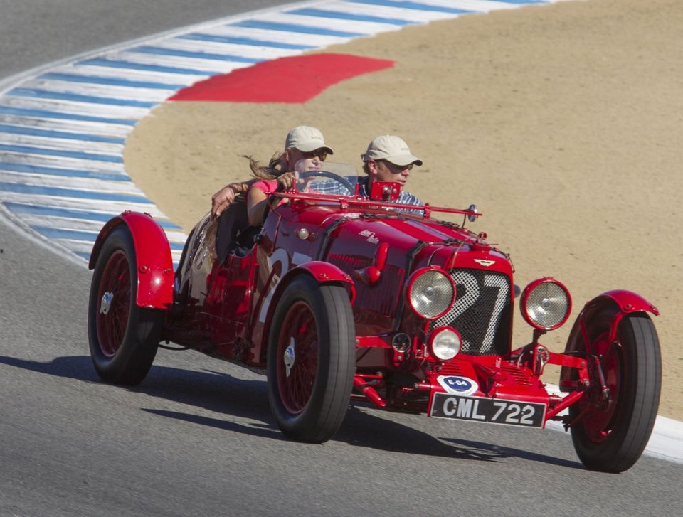 Αυτοκίνητα έργα τέχνης σε έναν ιδιότυπο αγώνα δρόμου [εικόνες] | iefimerida.gr 10
