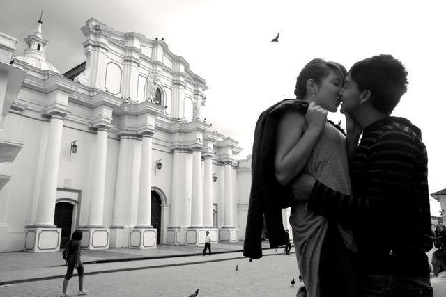 Εκατό φιλιά από όλο τον κόσμο -Ενα μοναδικό ταξίδι με «οδηγό» τις ιστορίες αγάπης [εικόνες] | iefimerida.gr 2