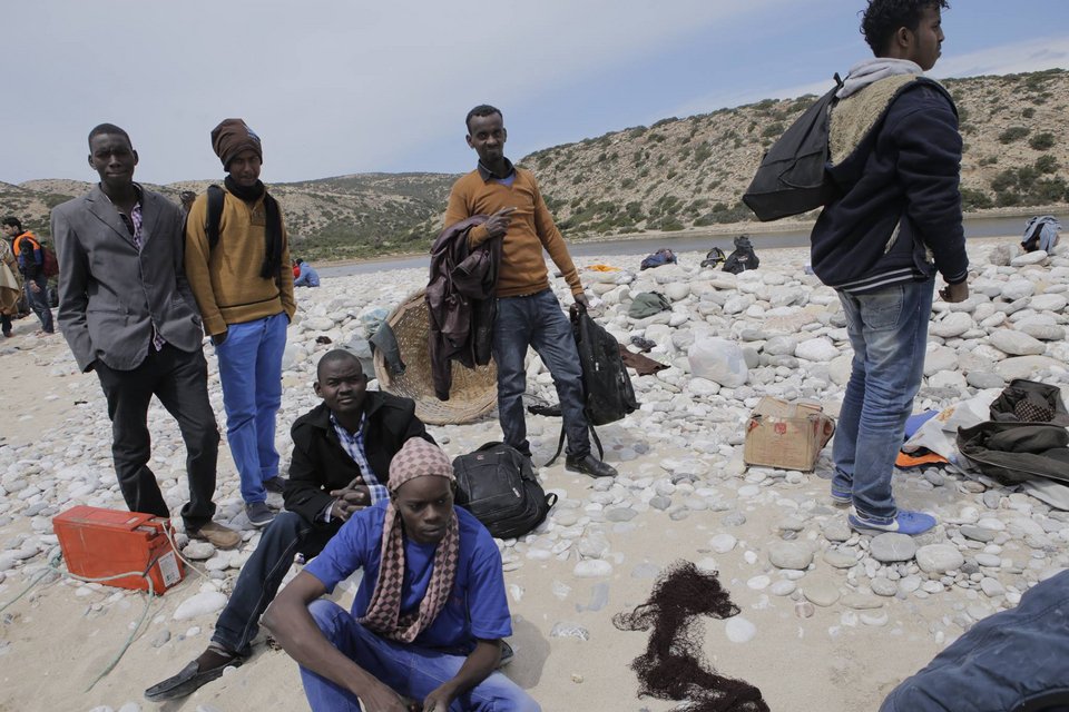 Ο φωτογράφος που έφτασε πρώτος στη Γαύδο και αντίκρισε τους 157 μετανάστες: «Μόλις με είδαν με αγκάλιαζαν κι έκλαιγαν» [εικόνες] | iefimerida.gr 10