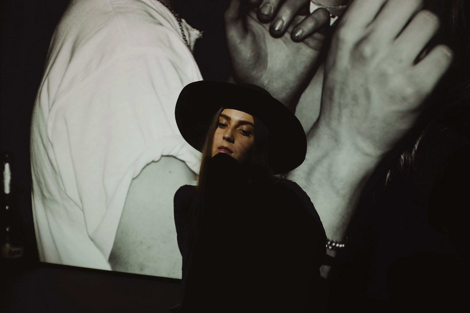 Tι πραγματικά βρίσκεται πίσω από τη λάμψη των μοντέλων στα Fashion Weeks -Ακολουθώντας τη Λουίζ [εικόνες] | iefimerida.gr 13