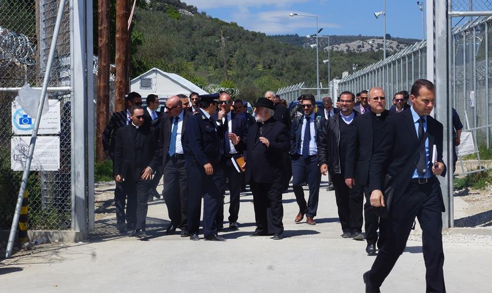 Πυρετώδεις προετοιμασίες στη Λέσβο για την άφιξη του Πάπα [εικόνες] | iefimerida.gr 3