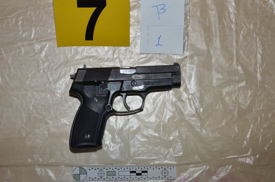 Τα όπλα που βρέθηκαν στο σπίτι της Πόλας Ρούπα στην Ηλιούπολη [εικόνες] | iefimerida.gr 5