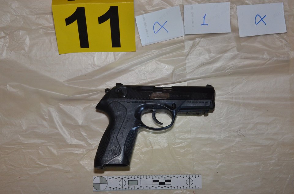 Τα όπλα που βρέθηκαν στο σπίτι της Πόλας Ρούπα στην Ηλιούπολη [εικόνες] | iefimerida.gr 6