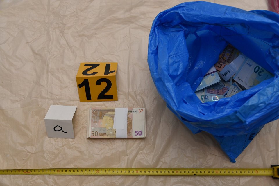 Τα όπλα που βρέθηκαν στο σπίτι της Πόλας Ρούπα στην Ηλιούπολη [εικόνες] | iefimerida.gr 7