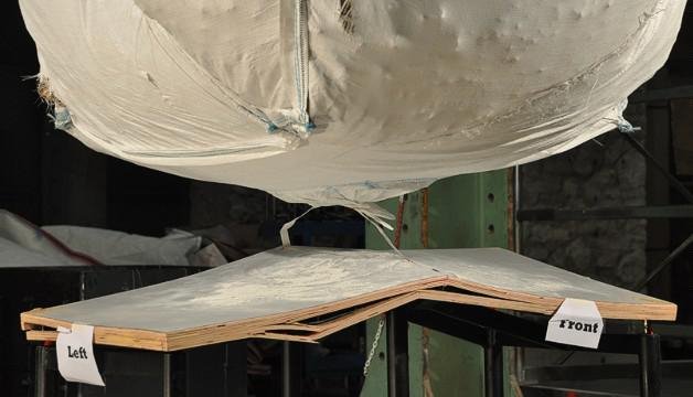 Το πρώτο αντισεισμικό τραπέζι – Ελαφρύ, ανθεκτικό και κατάλληλο για να σώσει ζωές [εικόνες] | iefimerida.gr 2