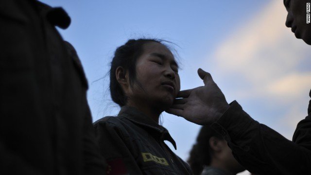 Γυναίκες σωματοφύλακες πλουσίων: Η νέα αμφιλεγόμενη μόδα που κάνει θραύση στην Κίνα [εικόνες] | iefimerida.gr 5