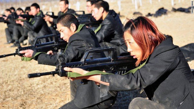 Γυναίκες σωματοφύλακες πλουσίων: Η νέα αμφιλεγόμενη μόδα που κάνει θραύση στην Κίνα [εικόνες] | iefimerida.gr 10
