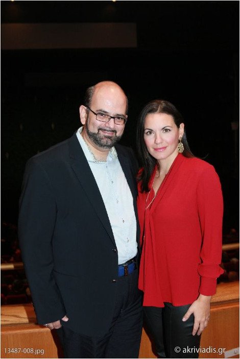 «Ετσι κάνουν όλες» και για την Ολγα Κεφαλογιάννη: Με δερμάτινο παντελόνι και κατακόκκινο πουκάμισο στην όπερα της Λυρικής [εικόνες] | iefimerida.gr 0