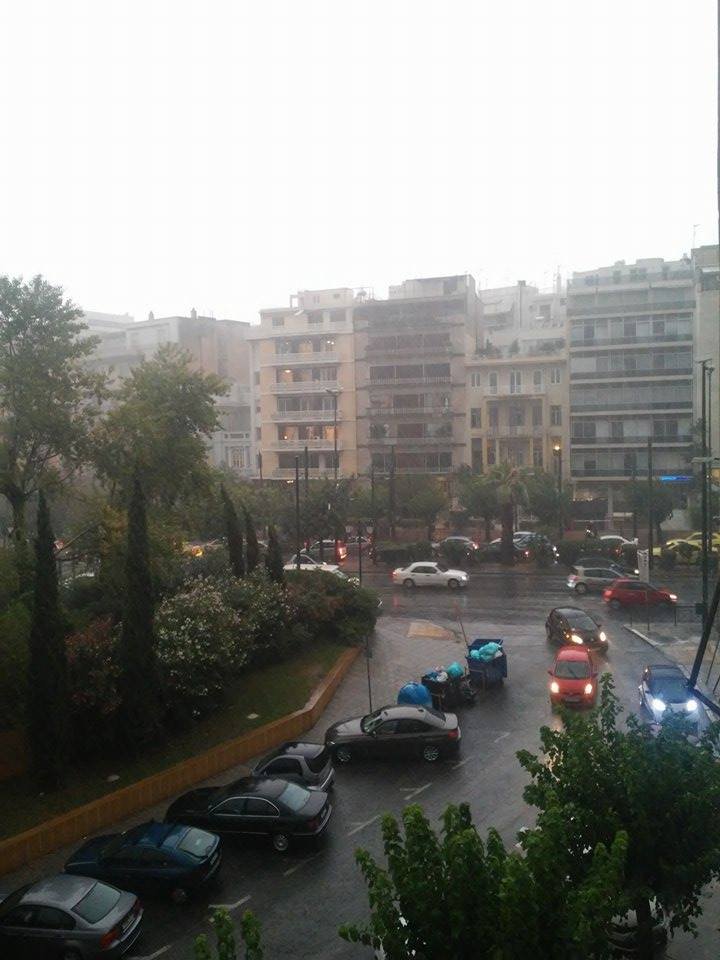 Χαλάζι σε μέγεθος ρεβιθιού έπληξε την Αθήνα - Κυκλοφοριακά προβλήματα [εικόνες & βίντεο] | iefimerida.gr 1