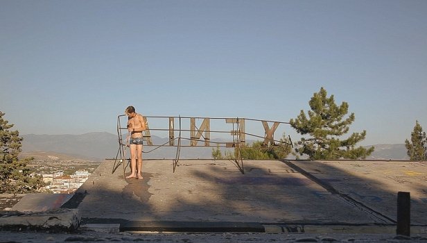 Η Libération ήρθε στην Αθήνα και νοιώθει το διαβρωτικό σοκ μεταξύ ηδονισμού και πολιτικής: η Ελλάδα, προορισμός των διακοπών μας, είναι ταυτόχρονα και ο τόπος της αγωνίας μας [εικόνες]  | iefimerida.gr 2