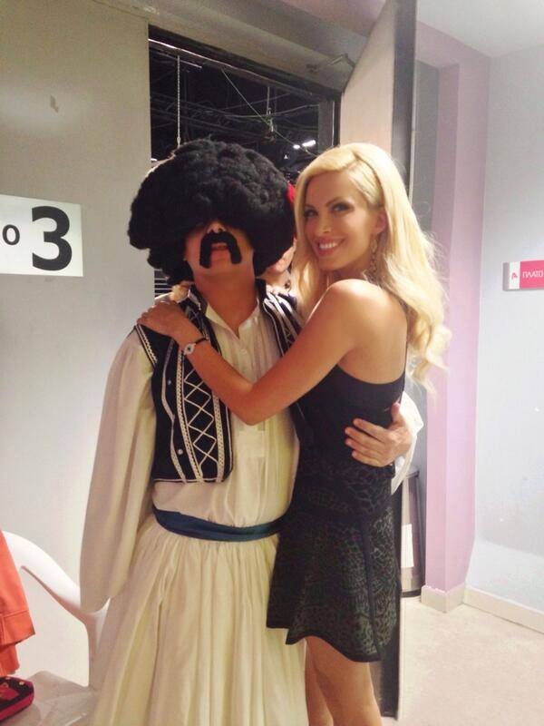 Oταν ο τσολιάς της Ελληνοφρένειας στρίμωξε σε ένα διάδρομο την Κατερίνα Καινούριου [εικόνα] | iefimerida.gr 0