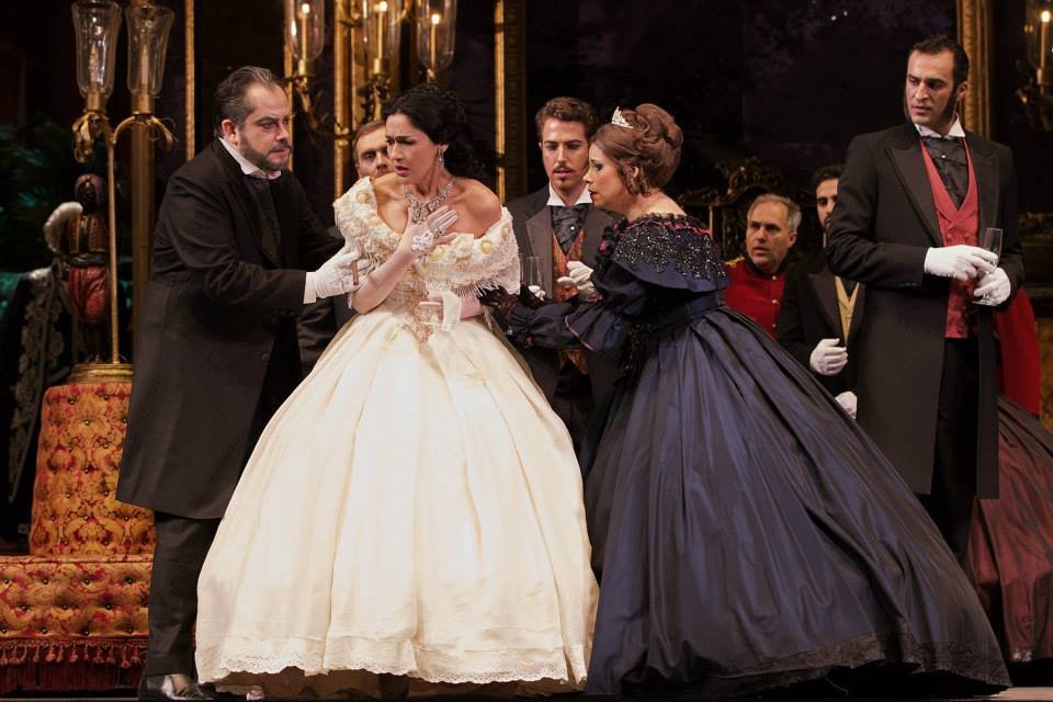 Οι πρώτες εικόνες από τις πρόβες της Λυρικής για την Τραβιάτα του Βέρντι [εικόνες] | iefimerida.gr 4