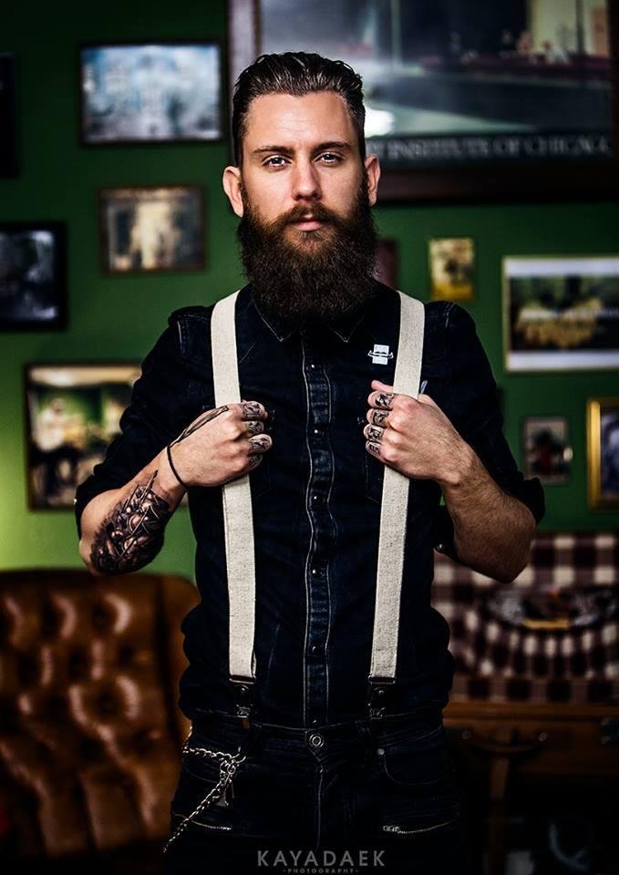 Αυτός είναι ο Ελληνας ροκ μπαρμπέρης που έχει τρελάνει τους Γερμανούς [εικόνες] | iefimerida.gr 1