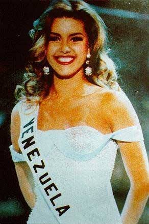 Ποια είναι η πρώην Μις Υφήλιος στην οποία αναφέρθηκε η Χίλαρι -Θύμα του Τραμπ η νεαρή [εικόνες] | iefimerida.gr 0