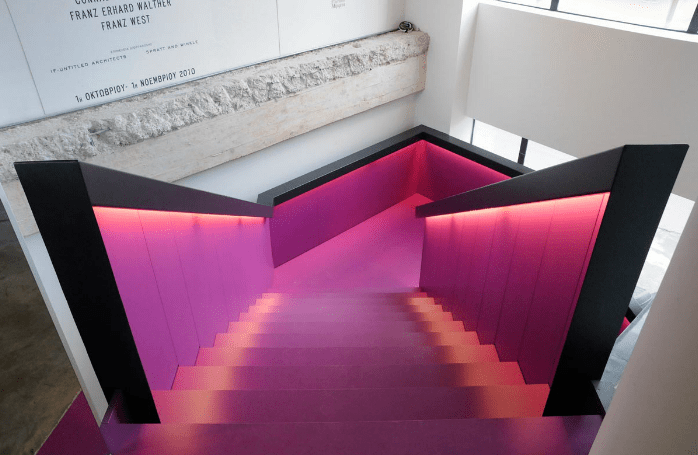 O άνδρας που φωτογραφίζεται μόνο με μία ροζ φούστα μπαλέτου σε όλο τον κόσμο -Η πιο τρυφερή καμπάνια [εικόνες] | iefimerida.gr 11