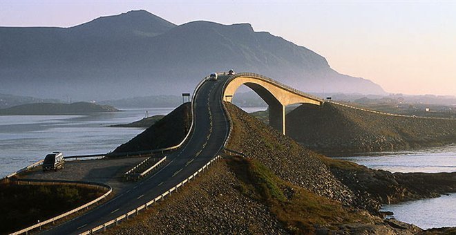 Συγκλονιστική εμπειρία – Οδήγηση ανάμεσα στα νορβηγικά φιορδ [εικόνες & βίντεο] | iefimerida.gr 2